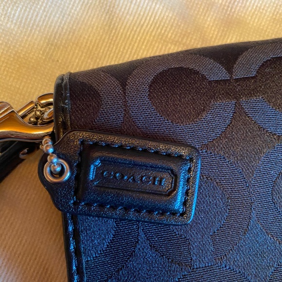 Vintage coach bag with wristlet - Picture 3 of 7